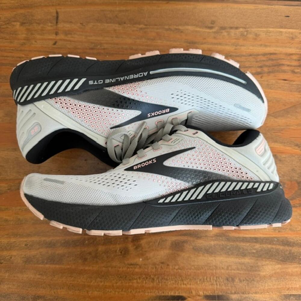 Brooks Adrenalin GTS 22 Womens Running Shoes Lt Gray and Pink - Size 9.5